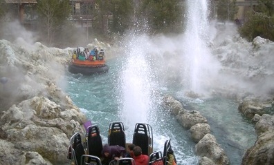 special fog effects used within a water attraction in a theme park